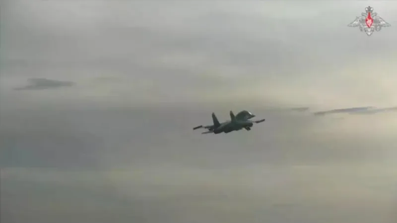شاهد: طائرات روسية من طراز Su-34 بمهمة قتالية في أوكرانيا https://arabic.euronews.com/2024/04/25/russias-defense-ministry-shows-its-su-34-fighter-jets...