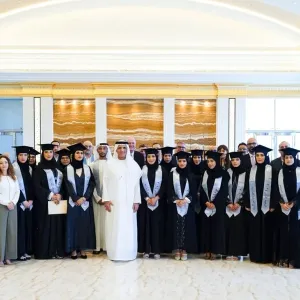 سعود بن صقر يستقبل خريجي «برنامج الضيافة الإماراتية»