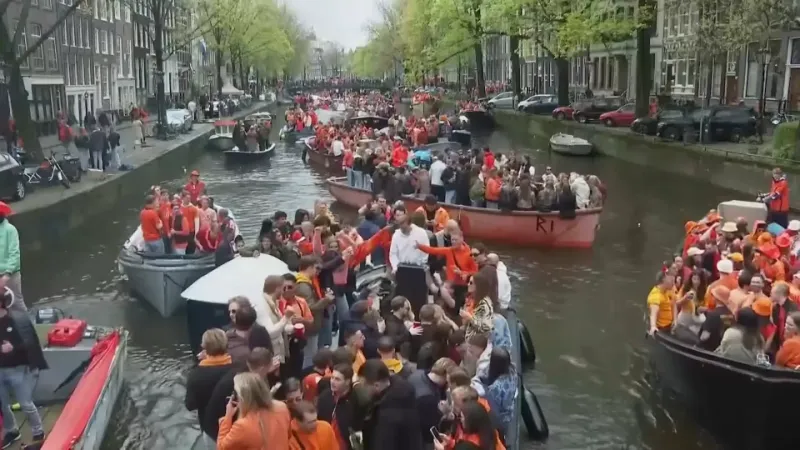 شاهد: احتفالات صاخبة في هولندا بعيد ميلاد الملك فيليم ألكسندر