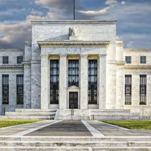 «الفيدرالي الأمريكي» يثبت أسعار الفائدة للمرة السادسة على التوالي