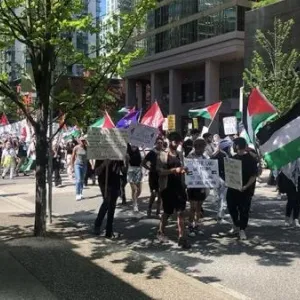 شاهد.. الشرطة الكندية تقمع مظاهرة داعمة لفلسطين في مونتريال