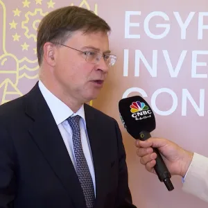نائب رئيس المفوضية الأوروبية لـ CNBC عربية: حزمة التمويلات أقرها الاتحاد الأوروبي لمصر بقيمة 5 مليارات يورو