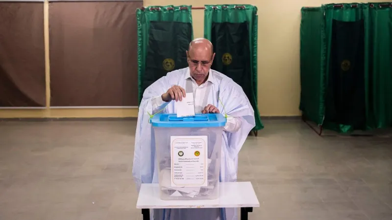 الرئيس الموريتاني يتصدر انتخابات الرئاسة بفارق كبير