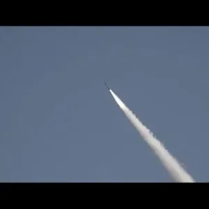فيديو: في ظل توترات مع الهند.. الجيش الباكستاني يختبر بنجاح منظومة صواريخ جديدة