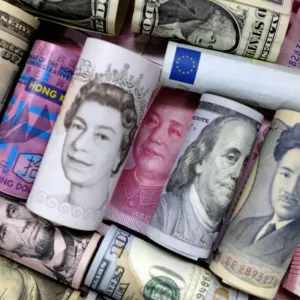 الإسترليني واليورو يصعدان بدعم من تراجع الدولار