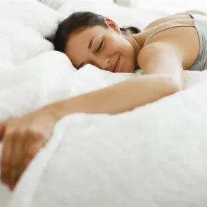 دراسة: النوم الجيد يعزّز الارتباط بالآخرين