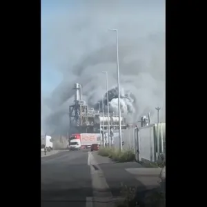 انفجار يهز مصنعا في مدينة سيت جنوب فرنسا (فيديو)