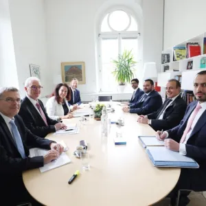 وزير الدولة بوزارة الخارجية يجتمع مع مسؤولين بالخارجية السويسرية