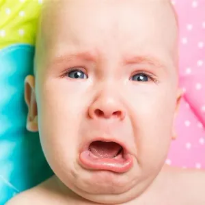 استشاري أطفال توضح أسباب بكاء الرضع وطرق التعامل معهم