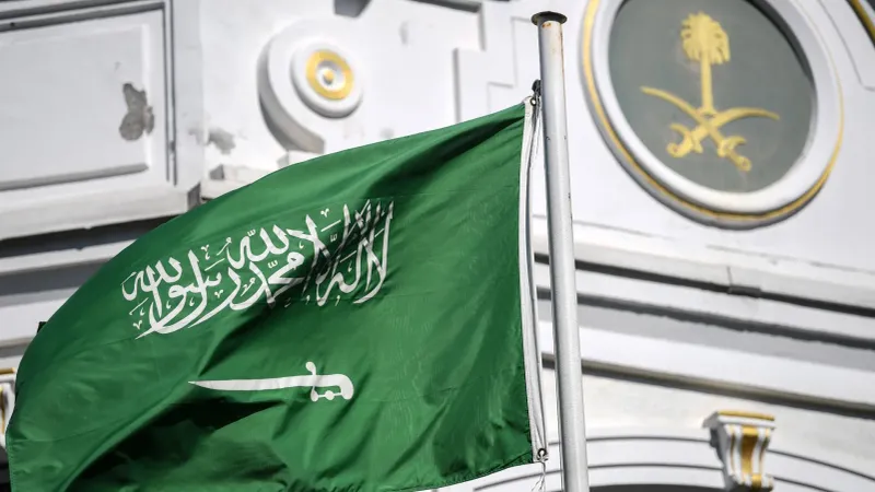 بيان للسفارة السعودية بشأن فيديو تهديد تركي لسعوديين بالسكين
