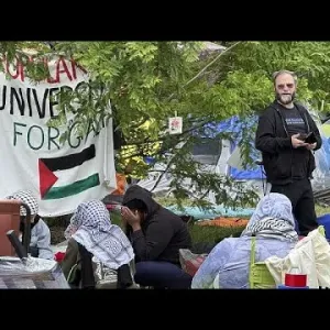 جامعة أمريكية تعلق الدراسة وتبدأ العمل عن بعد لتفادي الاحتكاك بمخيم طلابي داعم للفلسطينيين