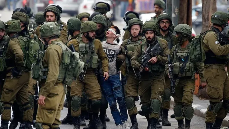 قوات الاحتلال تعتقل (20) فلسطينيا من الضفة وارتفاع حصيلة الاعتقالات إلى (8480) معتقلا