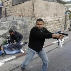 قوة إسرائيلية خاصة تخطف شاباً وسط نابلس