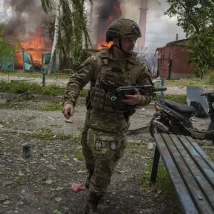 هجوم روسي كبير على شرق أوكرانيا وسلطات كييف تجلي المئات من السكان