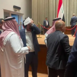 شاهد: اشتباكات دامية داخل مجلس البرلمان العراقي وإصابة نواب بعد الفشل باختيار رئيساً للبرلمان