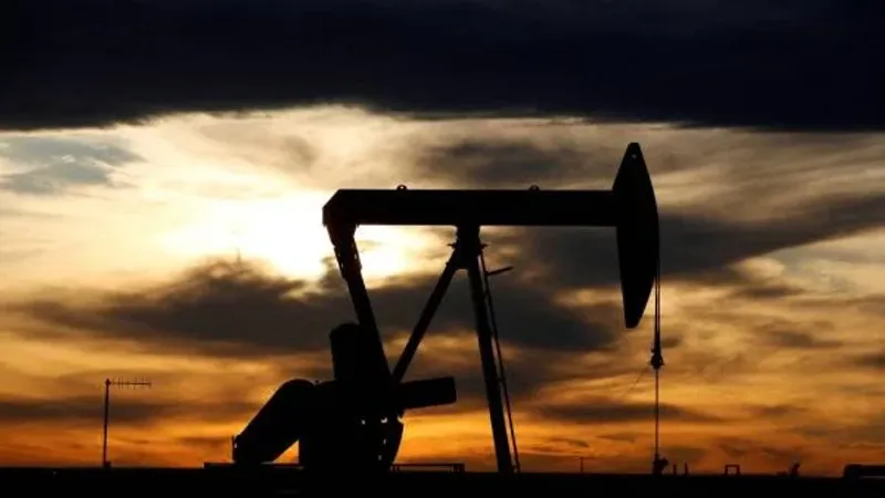 النفط يهبط 1% في رهان على وقف إطلاق النار في غزة
