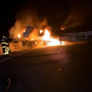 حريق في قاطرة ومقطورة بالخابورة يتسبب في وفاة السائق
