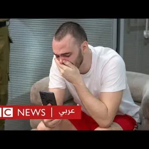 والدا رهينة إسرائيلي محرر يصفان عودته "بالمعجزة" بعد ثمانية أشهر من الأسر | بي بي سي نيوز عربي