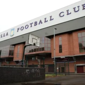 ديلي ميل: أستون فيلا يهدد باتخاذ إجراءات قانونية ضد الدوري الإنجليزي
