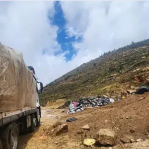 ضبط شاحنة محملة بالنفايات الصلبة في القدس