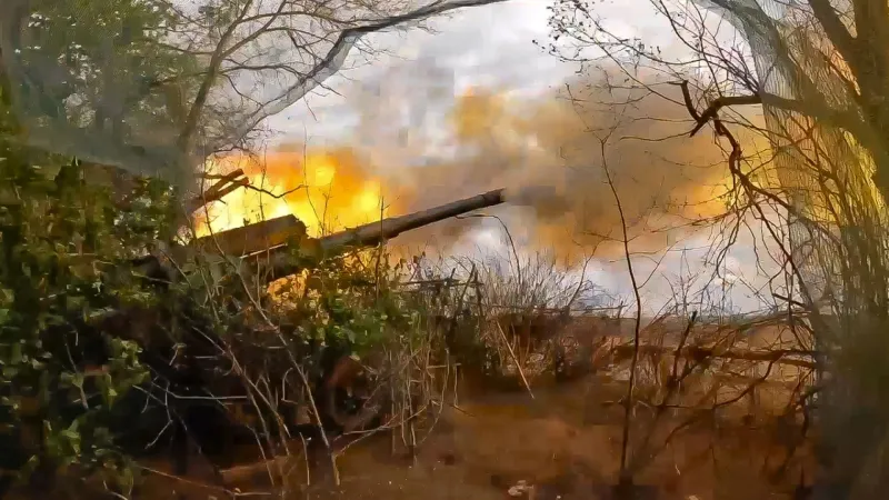 الجيش الأوكراني ينسحب من مواقعه مع اقتراب القوات الروسية من الاستيلاء على بلدة ذات أهمية استراتيجية