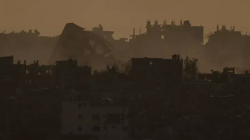 مباشر. تغطية مستمرة| إسرائيل تواصل قصف القطاع ونسف المباني ونتنياهو يتوعد: "إذا اضطررنا فسنقاتل بأظفارنا"