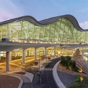 مطار زايد الدولي يوضح إجراءات مهمة للمسافرين خلال المنخفض الجوي