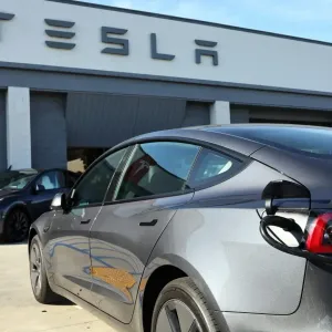 بعد خفض الأسعار وسط منافسة شرسة.. انخفاض سهم Tesla بنسبة 4% وسهم Li Auto بنحو 8%