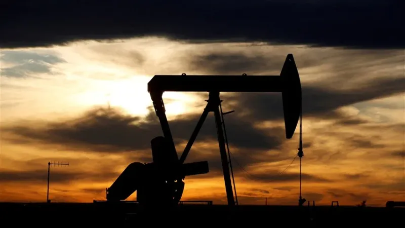 النفط يتراجع مع ترقب المستثمرين لمحادثات الهدنة في غزة