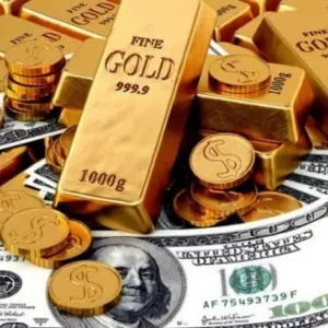 قوة الدولار تقوض بريق الذهب