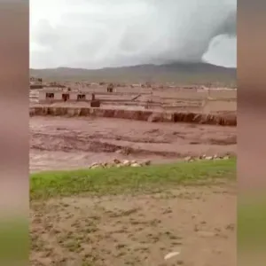 فيديو مرعب يظهر لحظة اجتياح فيضانات مدمرة شمال أفغانستان.. شاهد ما حدث