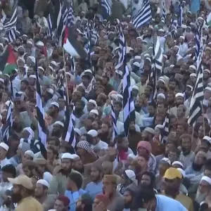شاهد: مظاهرة وسط العاصمة الباكستانية كراتشي للمطالبة بوقف الحرب على غزة  https://arabic.euronews.com/2024/05/02/watch-demonstration-pakistani-capital-...