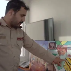 بالفيديو.. شاب سعودي يروي قصة عمله حارس أمن وممارسته هواية الرسم.. ويعلق: امتلكت أول مركبة من بيع اللوحات