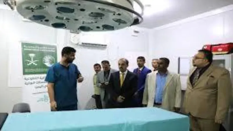 وزير الإعلام اليمني يزور مستشفى الأمير محمد بن سلمان بعدن