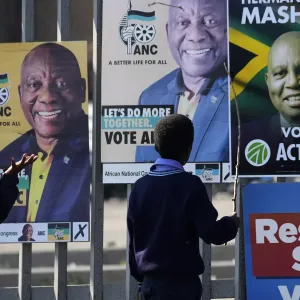 فيديو. جنوب أفريقيا تستعد لإجراء انتخابات برلمانية قد تزيح الحزب الحاكم عن سدة الحكم