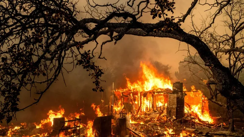 إجلاء آلاف السكان في كاليفورنيا بسبب حريق ضخم