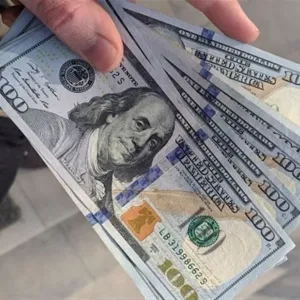 انخفاض سعر صرف الدولار في بغداد