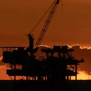 أسعار النفط تواصل ارتفاعها مع احتمال شراء الخام الأمريكي للاحتياطي
