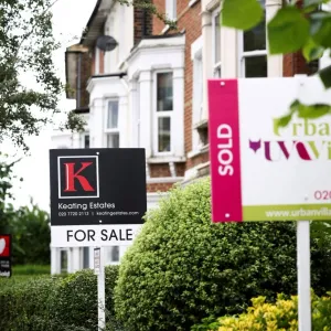 أسعار المنازل البريطانية تُظهِر استقراراً طفيفاً في مايو