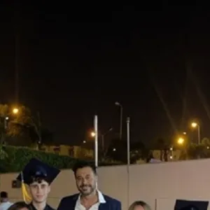 أحمد السعدني يحتفل بتخرج نجله من المدرسة: راجلي