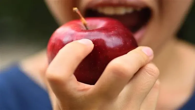هل التفاح يرفع السكري؟