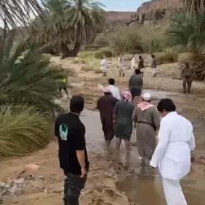 "مدني عسير" يواصل البحث عن مواطن مفقود السيول في "الأمواه"