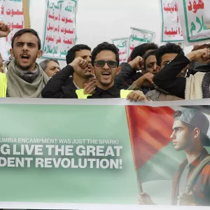 اليمنيون يتظاهرون في صنعاء دعماً للفلسطينيين في غزة