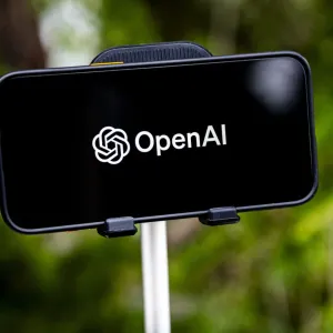"أبل" بصدد الاتفاق مع "OpenAI" لاستخدام تقنية "تشات جي بي تي" على أيفون
