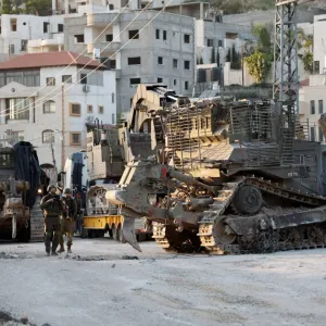 قوات إسرائيلية تقتحم طولكرم وتفرض حظراً للتجوال في مخيم نور شمس