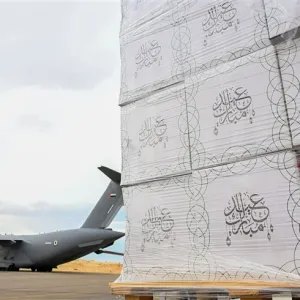 مع اقتراب عيد الفطر... وصول طائرة مساعدات إماراتية إلى مطار العريش تحمل 4000 طرد كسوة العيد إلى الشعب الفلسطيني