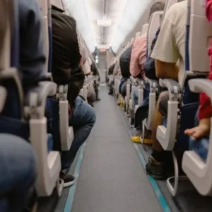 خبراء يكشفون أخطر المسارات الجوية في العالم.. وأفضل وأسوأ المقاعد داخل الطائرة