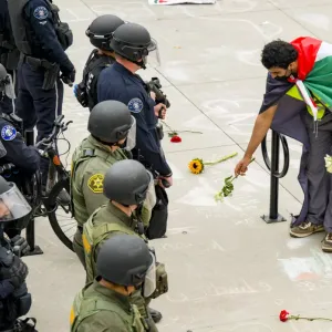 الشرطة الأمريكية تعتقل متظاهرين مؤيدين لفلسطين في جامعة كاليفورنيا