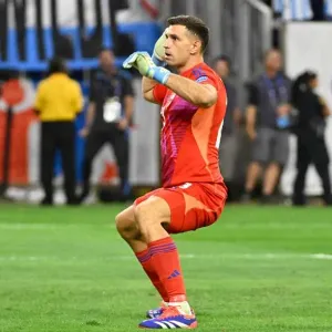 كوبا أمريكا 2024 - رغم "بانينكا" ميسي المهدرة.. إيميليانو يقود الأرجنتين لنصف النهائي ضد الإكوادور