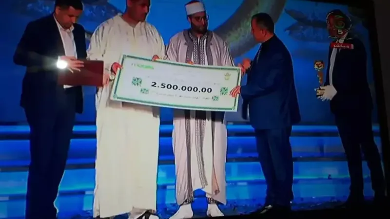 إيهاب بحطيطة من الأغواط يفوز بجائزة تاج القرآن